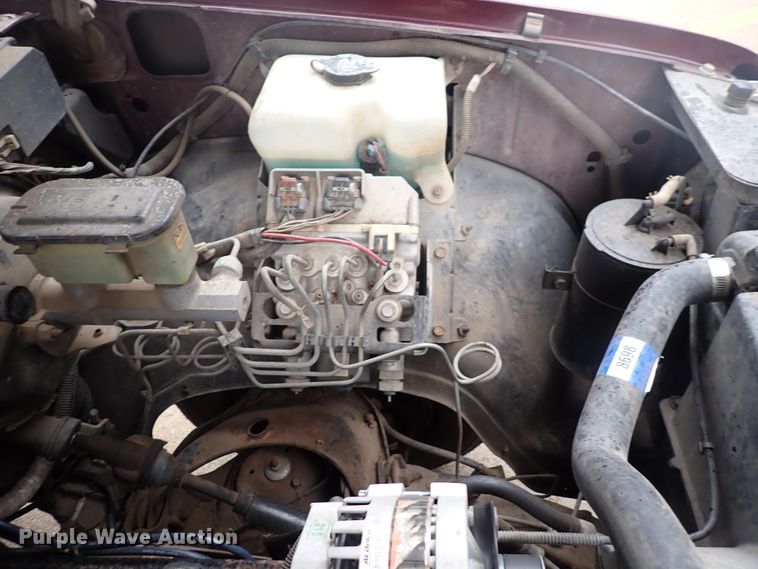 image for item DJ5717 1993 Chevrolet Suburban 1500  SUV