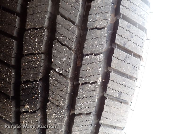 image for item DJ5717 1993 Chevrolet Suburban 1500  SUV