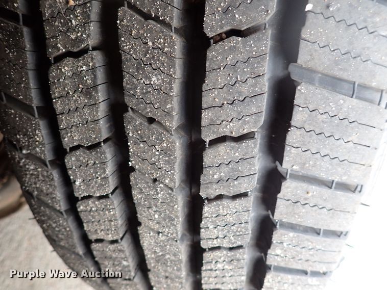 image for item DJ5717 1993 Chevrolet Suburban 1500  SUV