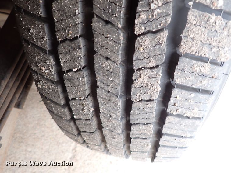 image for item DJ5717 1993 Chevrolet Suburban 1500  SUV