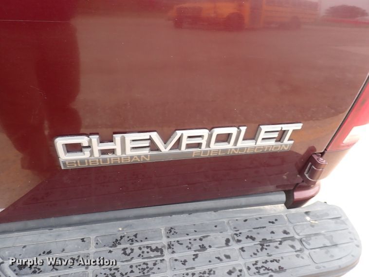 image for item DJ5717 1993 Chevrolet Suburban 1500  SUV