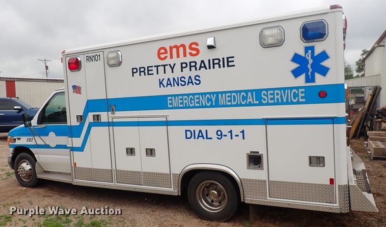 image for item DJ5729 2000 Ford Econoline E350  ambulance