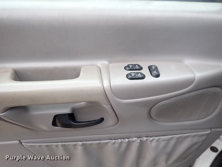 image for item DJ5729 2000 Ford Econoline E350  ambulance