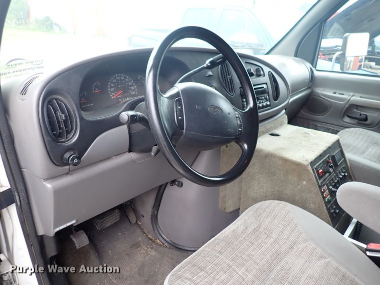 image for item DJ5729 2000 Ford Econoline E350  ambulance