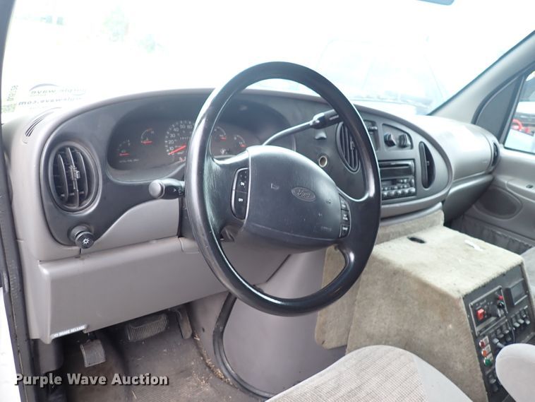 image for item DJ5729 2000 Ford Econoline E350  ambulance