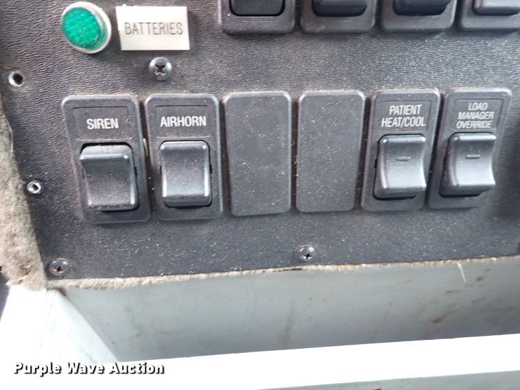 image for item DJ5729 2000 Ford Econoline E350  ambulance