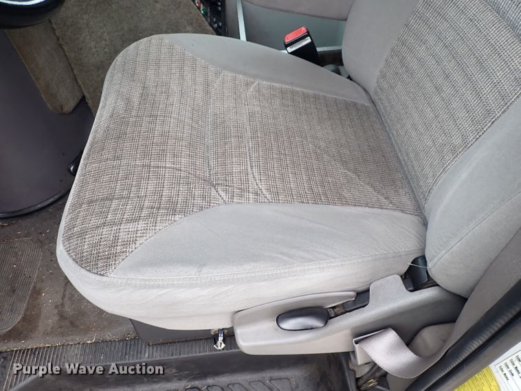 image for item DJ5729 2000 Ford Econoline E350  ambulance