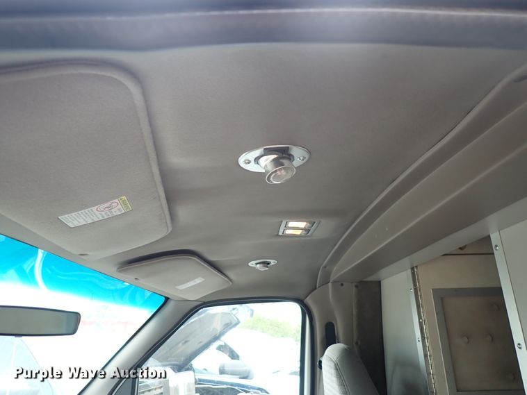 image for item DJ5729 2000 Ford Econoline E350  ambulance