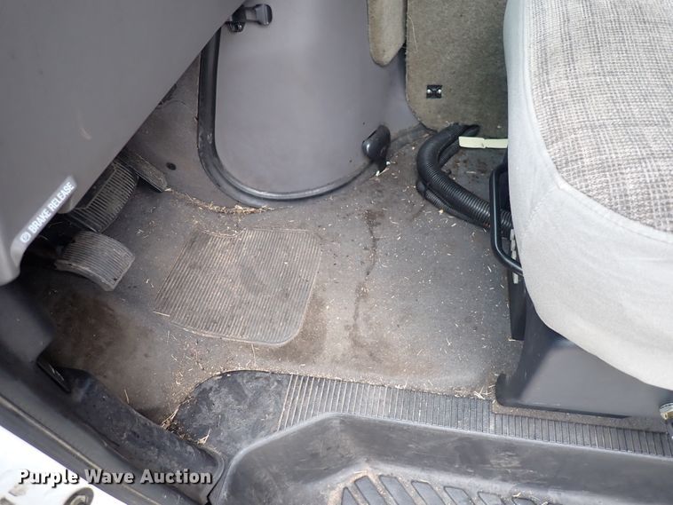 image for item DJ5729 2000 Ford Econoline E350  ambulance