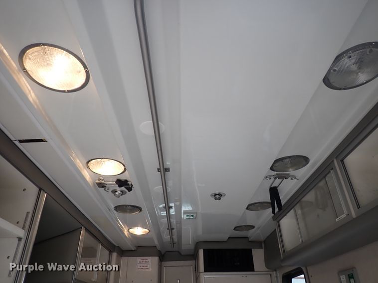 image for item DJ5729 2000 Ford Econoline E350  ambulance