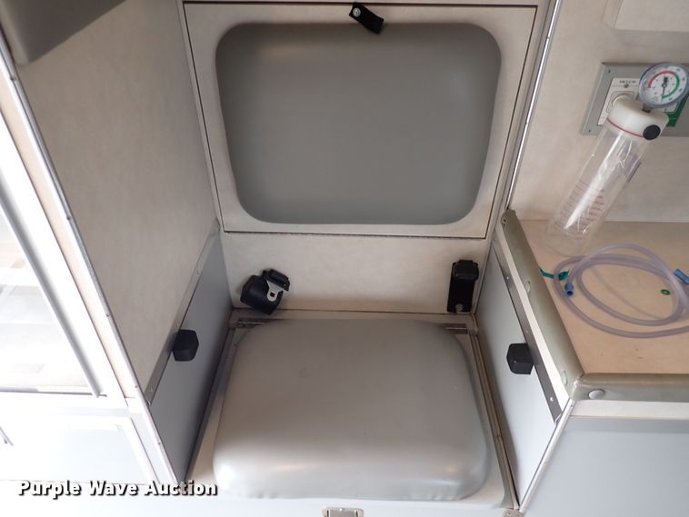 image for item DJ5729 2000 Ford Econoline E350  ambulance