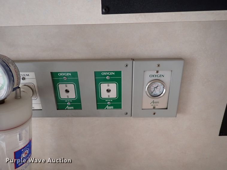 image for item DJ5729 2000 Ford Econoline E350  ambulance