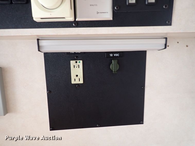 image for item DJ5729 2000 Ford Econoline E350  ambulance