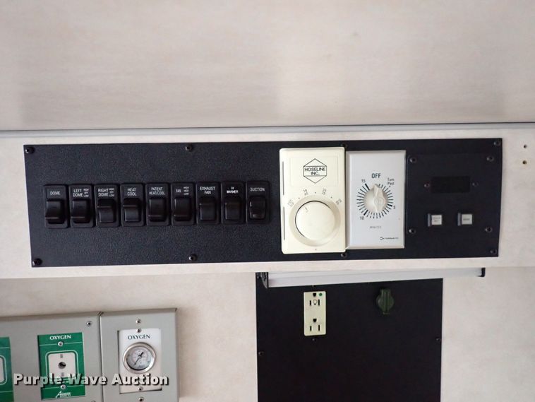 image for item DJ5729 2000 Ford Econoline E350  ambulance