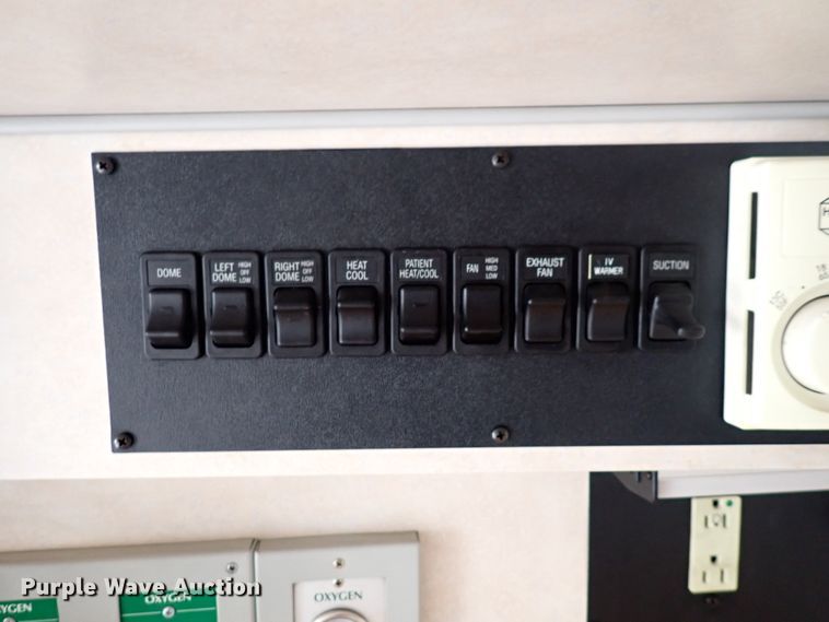 image for item DJ5729 2000 Ford Econoline E350  ambulance