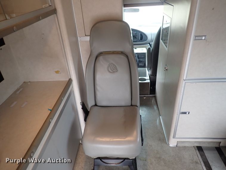 image for item DJ5729 2000 Ford Econoline E350  ambulance