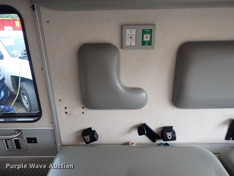 image for item DJ5729 2000 Ford Econoline E350  ambulance