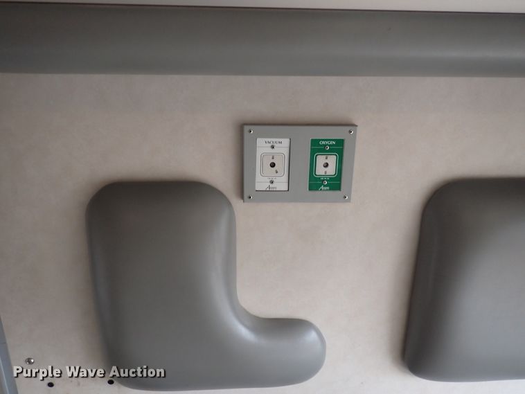 image for item DJ5729 2000 Ford Econoline E350  ambulance