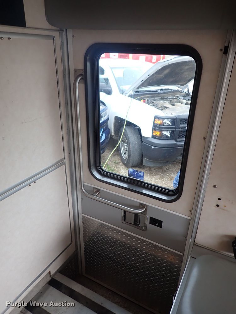 image for item DJ5729 2000 Ford Econoline E350  ambulance