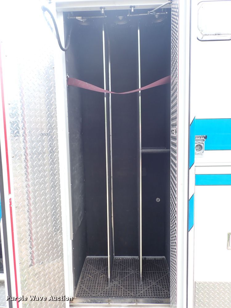 image for item DJ5729 2000 Ford Econoline E350  ambulance