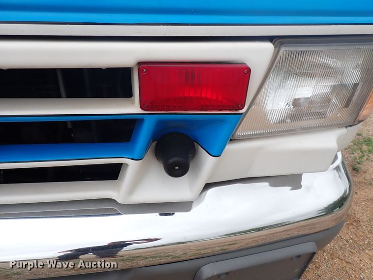 image for item DJ5729 2000 Ford Econoline E350  ambulance