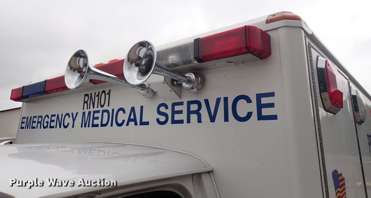 image for item DJ5729 2000 Ford Econoline E350  ambulance