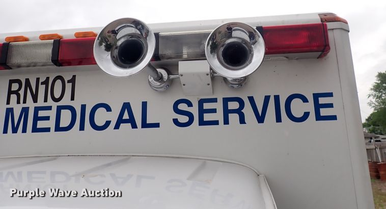 image for item DJ5729 2000 Ford Econoline E350  ambulance