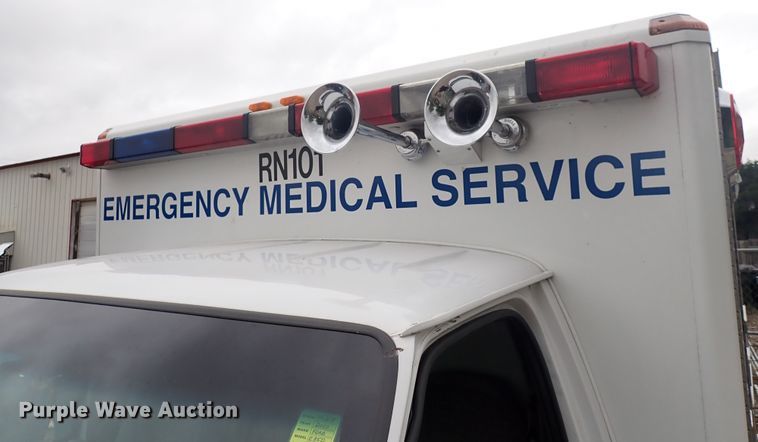 image for item DJ5729 2000 Ford Econoline E350  ambulance