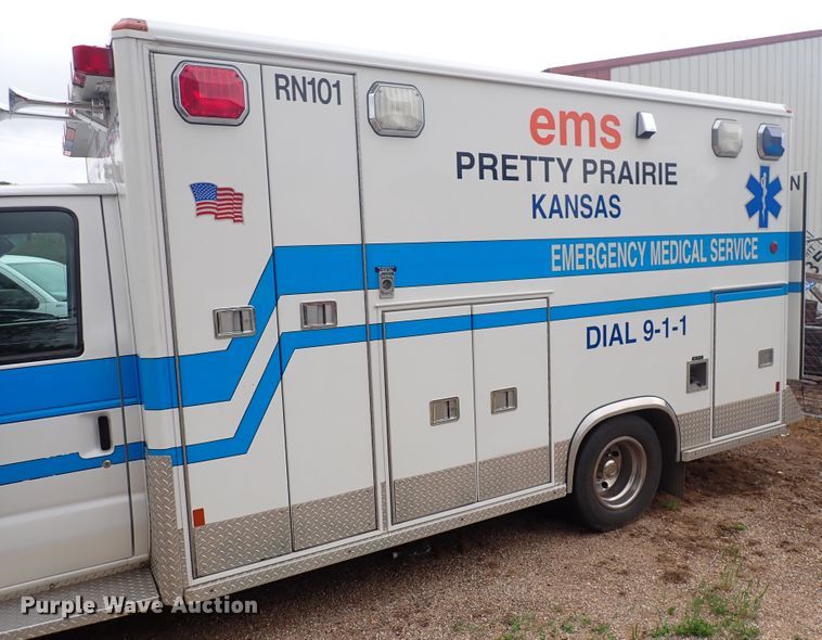 image for item DJ5729 2000 Ford Econoline E350  ambulance