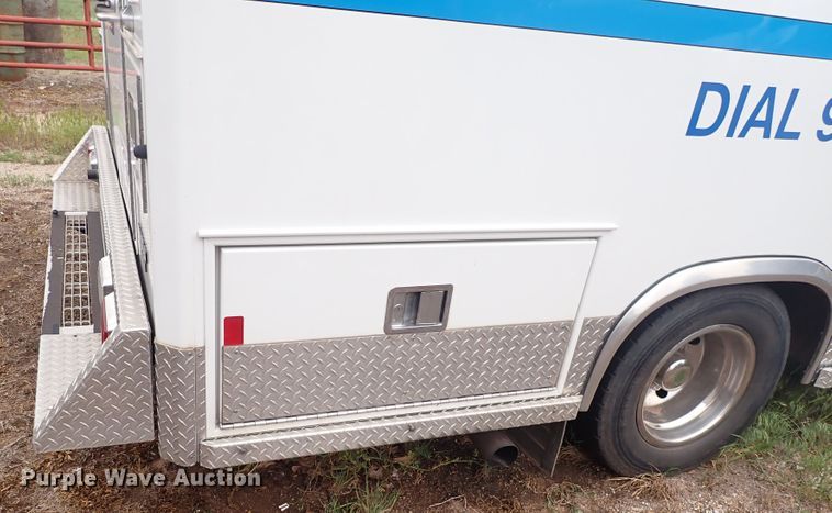 image for item DJ5729 2000 Ford Econoline E350  ambulance