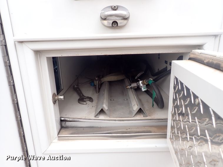 image for item DJ5729 2000 Ford Econoline E350  ambulance