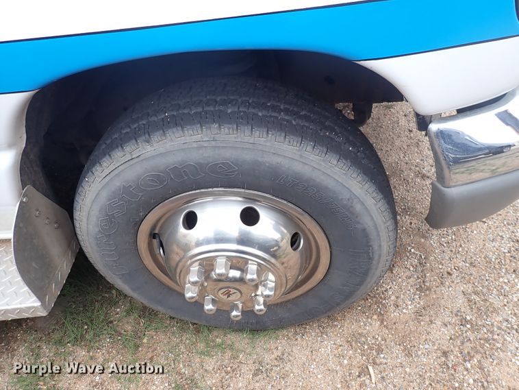 image for item DJ5729 2000 Ford Econoline E350  ambulance