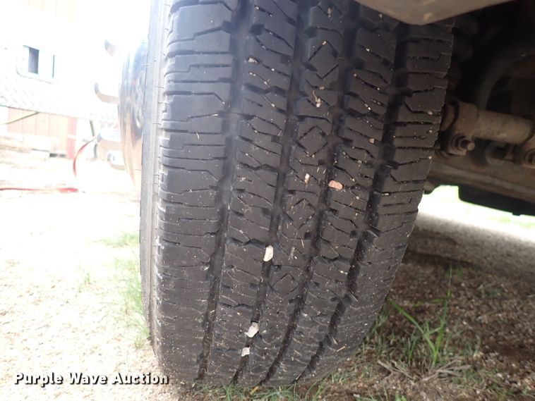 image for item DJ5729 2000 Ford Econoline E350  ambulance