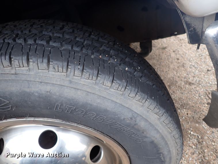 image for item DJ5729 2000 Ford Econoline E350  ambulance