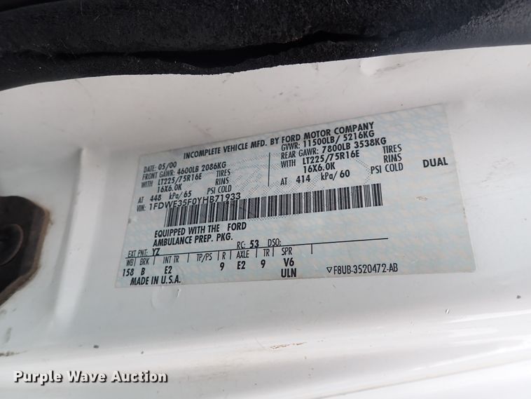 image for item DJ5729 2000 Ford Econoline E350  ambulance