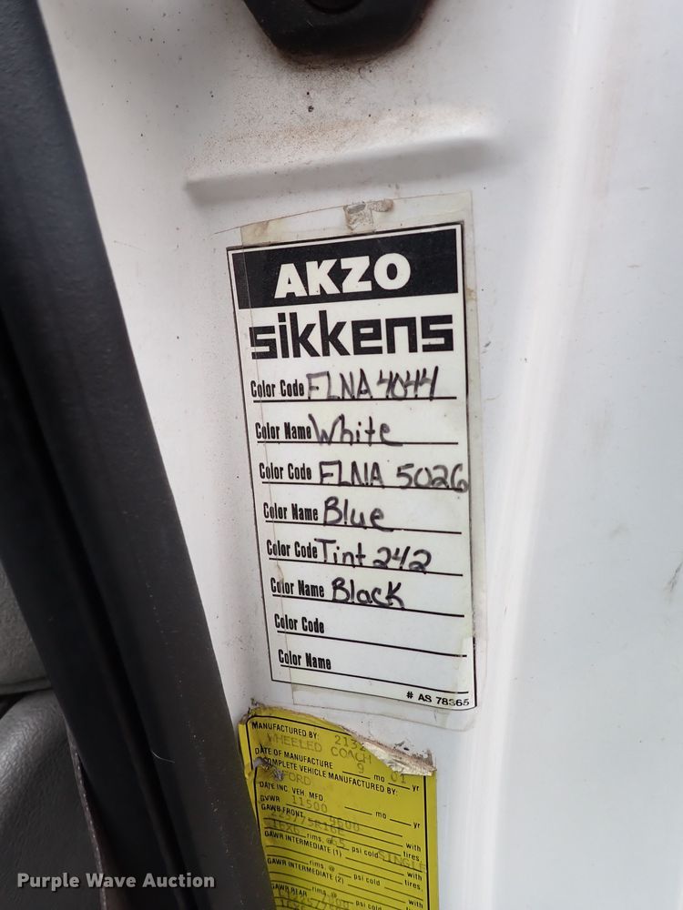 image for item DJ5729 2000 Ford Econoline E350  ambulance