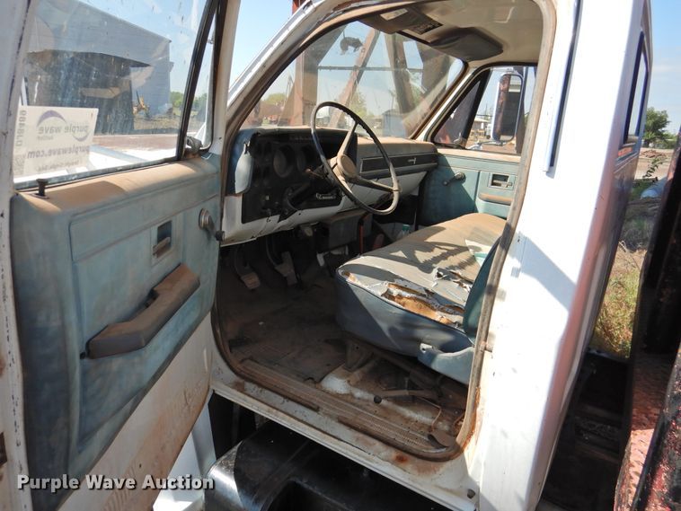 image for item DJ8489 1982 Chevrolet C60  dump flatbed truck