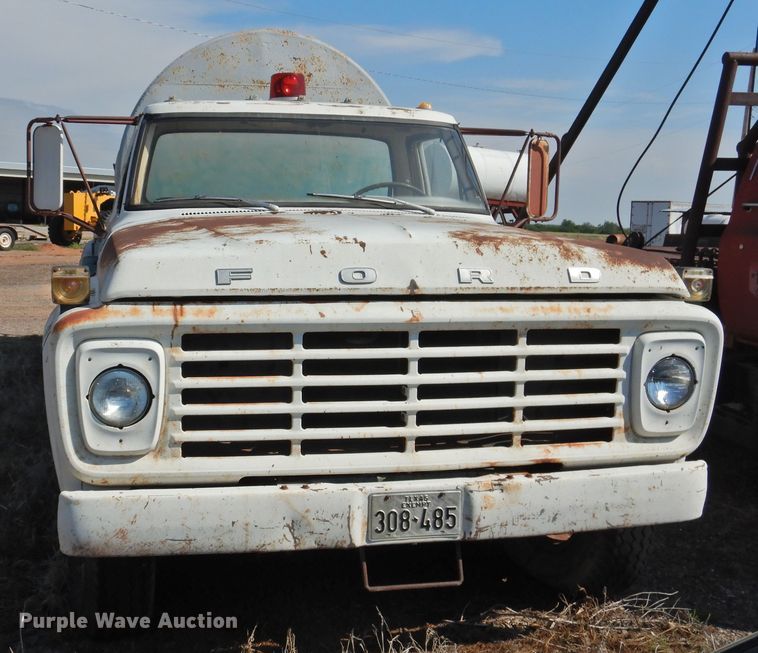 image for item DJ8490 Ford F700  water truck