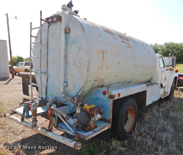 image for item DJ8490 Ford F700  water truck