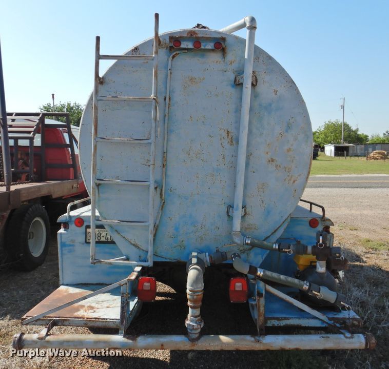 image for item DJ8490 Ford F700  water truck