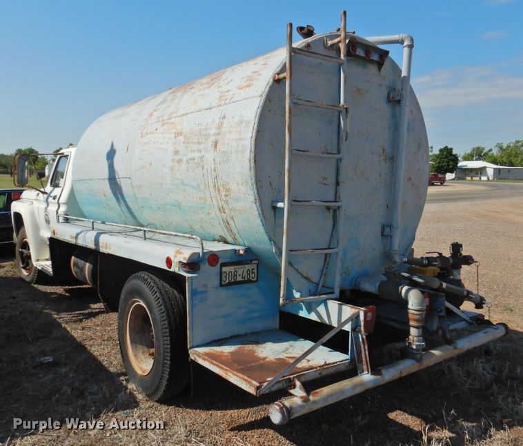 image for item DJ8490 Ford F700  water truck