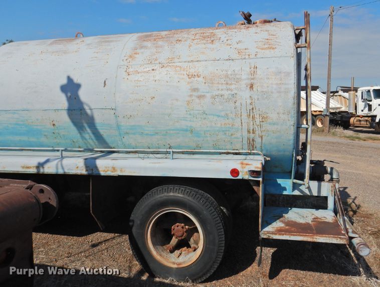 image for item DJ8490 Ford F700  water truck