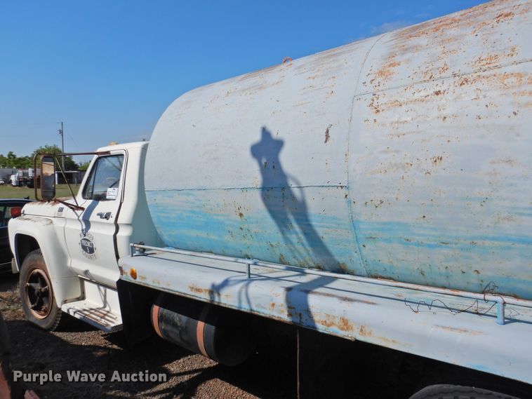 image for item DJ8490 Ford F700  water truck