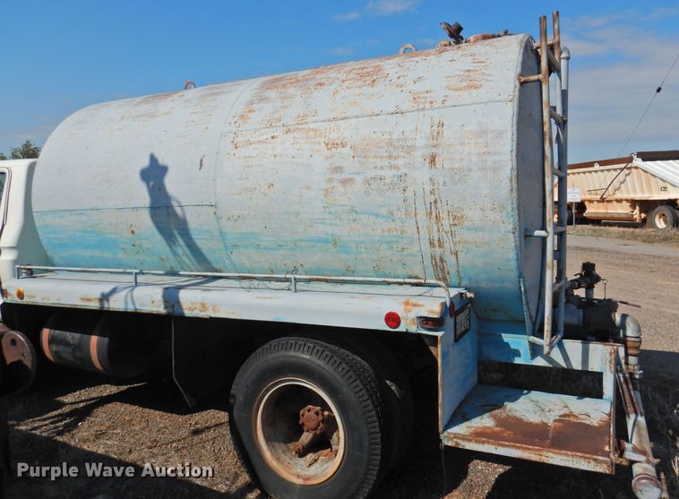 image for item DJ8490 Ford F700  water truck