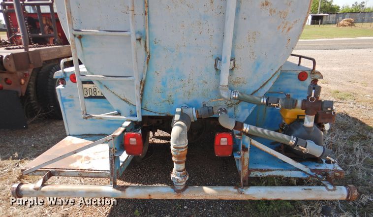 image for item DJ8490 Ford F700  water truck