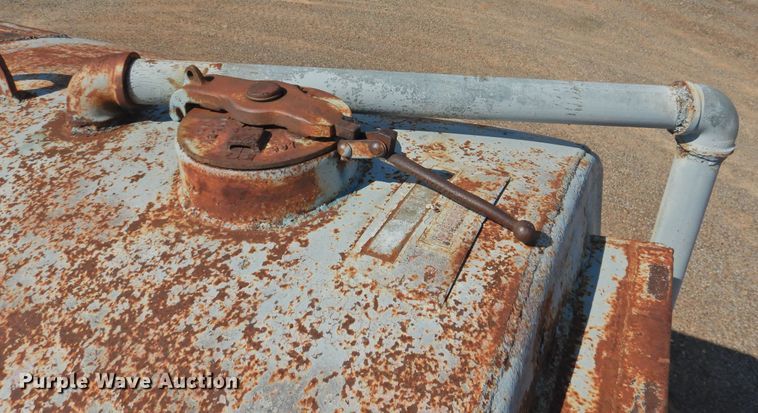 image for item DJ8490 Ford F700  water truck