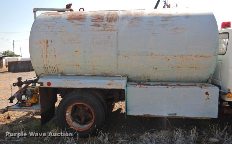 image for item DJ8490 Ford F700  water truck
