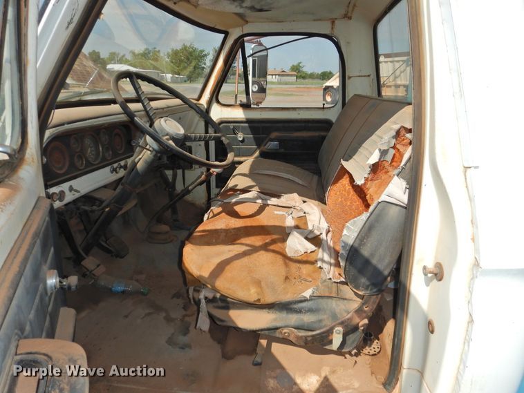 image for item DJ8490 Ford F700  water truck