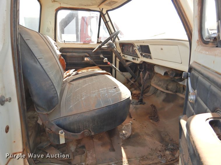 image for item DJ8490 Ford F700  water truck