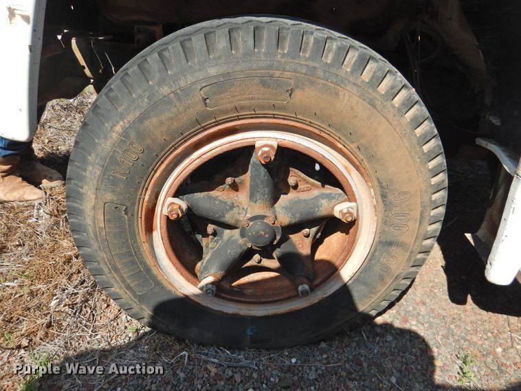 image for item DJ8490 Ford F700  water truck